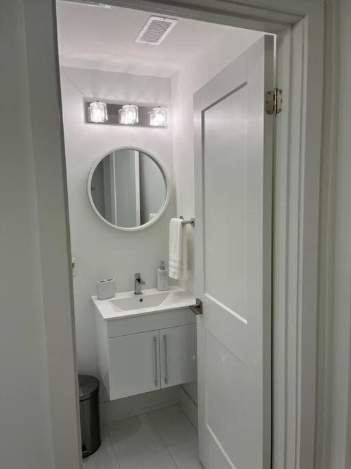 Lovely One Bedroom Condo With Free Parking Καταρράκτες του Νιαγάρα Εξωτερικό φωτογραφία
